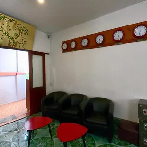 https://moons-house.hotelsluangprabang.com